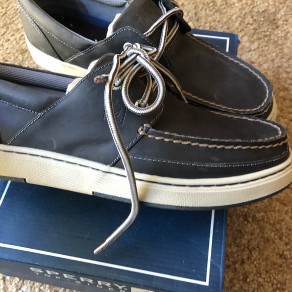 Shoes - Picture 4 of 6